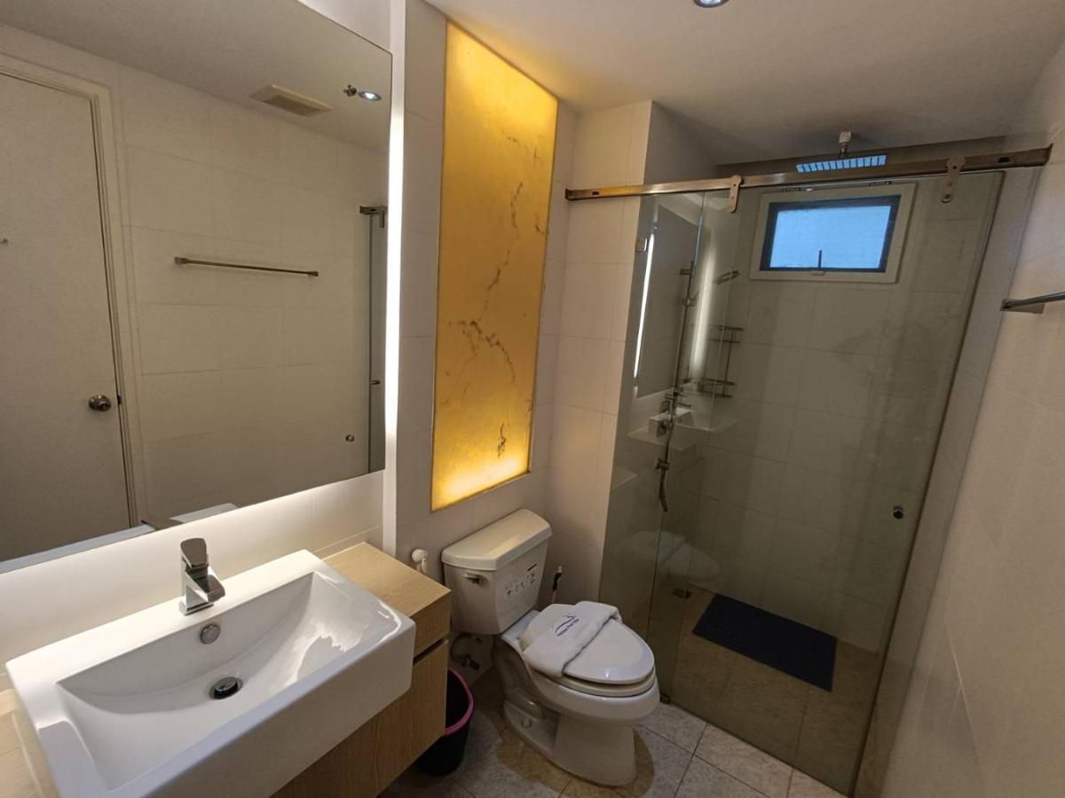 Atlantis Condo Resort By Somphong Pantai Jomtien Bagian luar foto